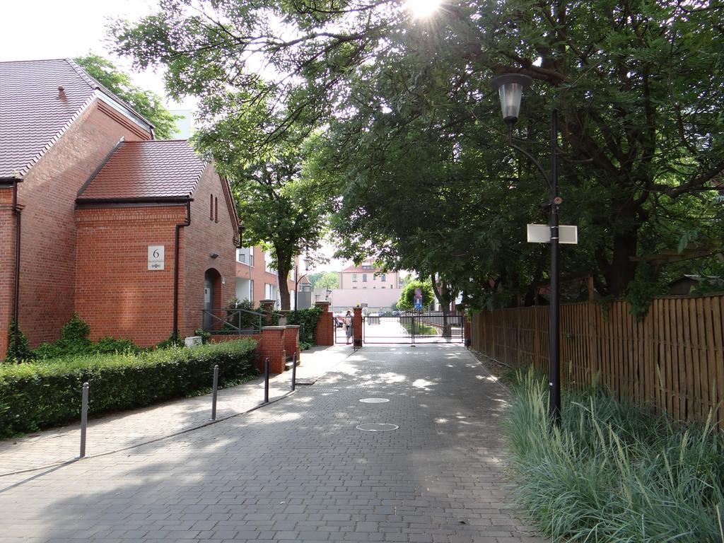 Best Inn Poznan Apartament Wojskowa Экстерьер фото